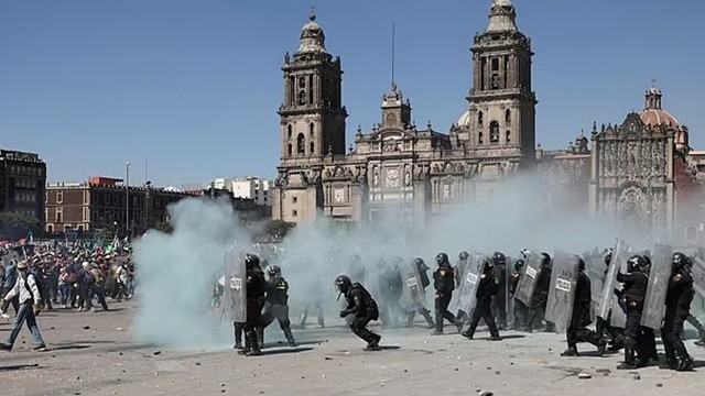 সহিংসতা ও মেয়র হত্যার প্রতিবাদে মেক্সিকোতে জেন–জি বিক্ষোভের ঝড়