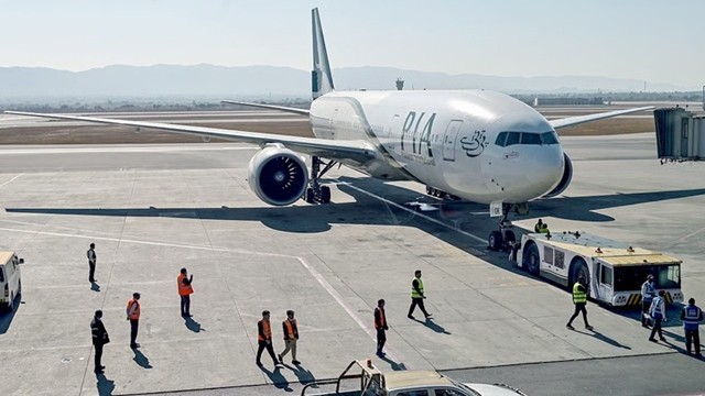 রাষ্ট্রীয় বিমান সংস্থা বিক্রি করল পাকিস্তান