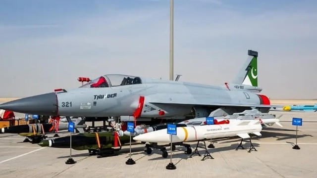 পাকিস্তানের জেএফ-১৭ যুদ্ধবিমান কেনার আলোচনা এগোচ্ছে বাংলাদেশের সঙ্গে