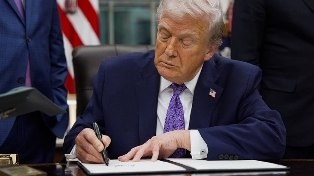 একের পর এক দেশের ওপর কেন ভ্রমণ নিষেধাজ্ঞা দিচ্ছেন ট্রাম্প?