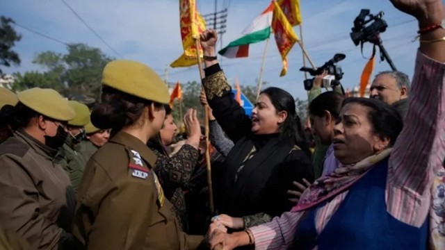 অধিকাংশ মুসলিম শিক্ষার্থী ভর্তি হওয়ায় কাশ্মীরে কলেজ বন্ধ করলো ভারত