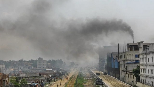 বিশ্বের দূষিত শহরের তালিকায় চারে আজ ঢাকা, শীর্ষে নয়াদিল্লি