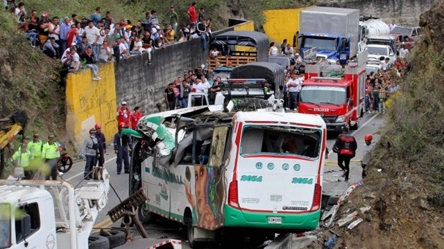 কলম্বিয়ায় স্কুলবাস খাদে পড়ে নিহত ১৭, আহত ২০