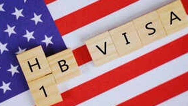 এইচ-১বি ভিসায় লটারি বাতিল উচ্চ দক্ষতায় জোর দিচ্ছেন ট্রাম্প