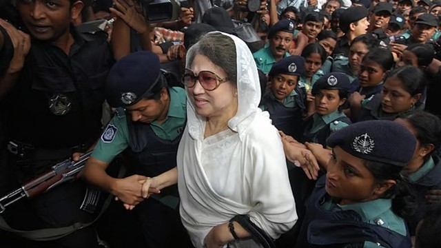 ব্যাটলিং বেগমস, খালেদা জিয়া, ক্ষমতা ও প্রতিরোধের এক জীবন