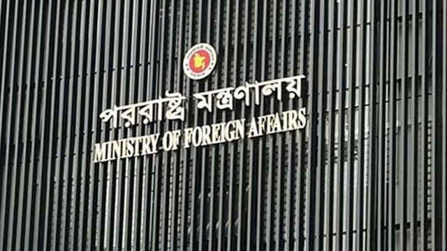 বাংলাদেশের রাজনীতিতে বাঁ হাত দিচ্ছে ভারত