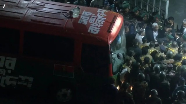 অবশেষে হাসপাতালে মায়ের পাশে তারেক রহমান