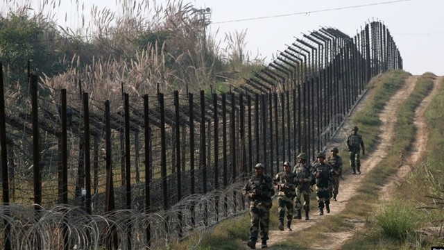 নিজের পায়ে কুড়াল মারলেন মোদি