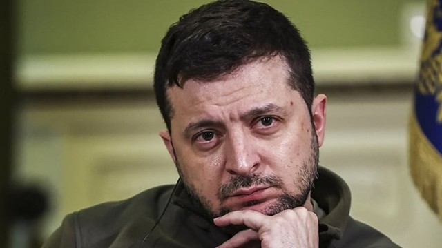 একদিকে আত্মমর্যাদা অন্যদিকে যুক্তরাষ্ট্র- উভয় সংকটে জেলেনস্কি