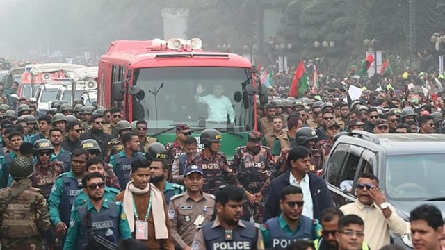 ঢাকায় তারেক রহমানের প্রত্যাবর্তন, গণসংবর্ধনায় যেতে সময় লাগল সাড়ে তিন ঘণ্টা