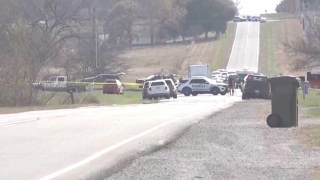 যুক্তরাষ্ট্রে জরুরি নাম্বারে কল দিয়ে সাহায্যের অনুরোধ, গুলিবিদ্ধ ৪ পুলিশ