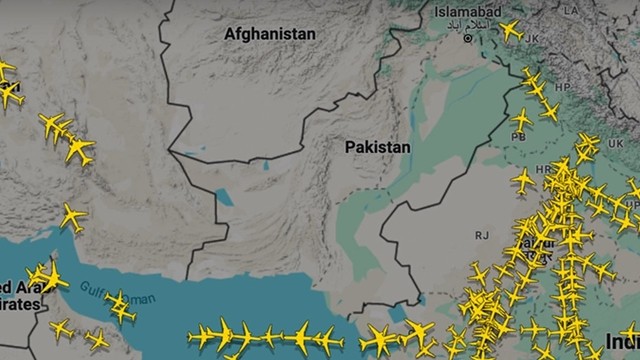 ভারতীয় উড়োজাহাজ চলাচলে নিষেধাজ্ঞার মেয়াদ ফের বাড়ালো পাকিস্তান