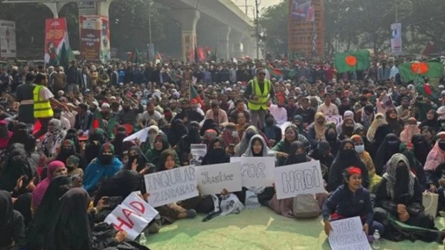 শাহবাগ মোড়ে আবারও ইনকিলাব মঞ্চের অবস্থান