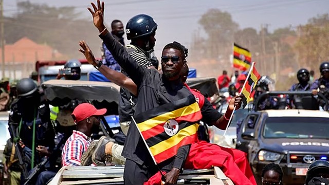 উগান্ডার নির্বাচনে বিরোধী প্রার্থী ববি ওয়াইনকে জোরপূর্বক তুলে নেওয়ার অভিযোগ