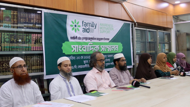 সংবাদ সম্মেলনে ‘ফ্যামিলী এইড’ এর কর্মকর্তাবৃন্দ
