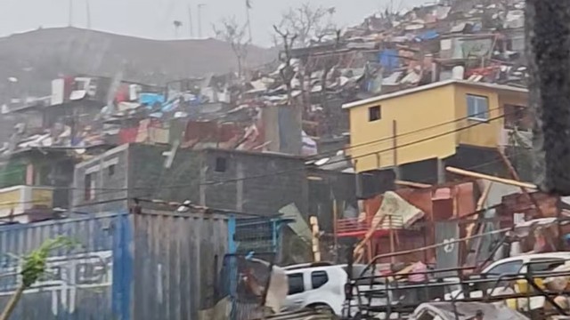 ঘূর্ণিঝড় চিডোর তাণ্ডব ফ্রান্সের মায়োত অঞ্চলে হাজরও প্রাণহানির আশঙ্কা